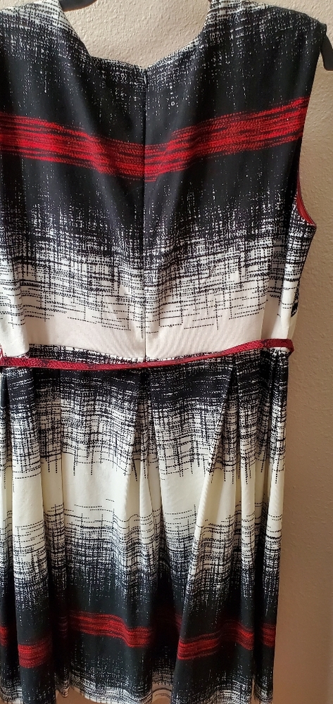 Dress - Picture 2 of 3